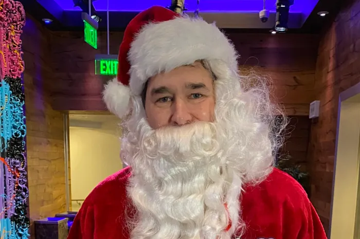 Phil Hellmuth as Santa