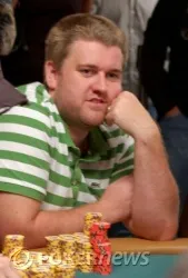 Lars Bonding playing in a preliminary event at the 2007 WSOP