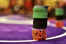 Stratégie Tournoi Poker : Jouer un petit tapis et les cinq erreurs à éviter