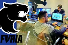 André Akkari batiza novo escritório da FURIA com 3 mesa finais no PokerStars