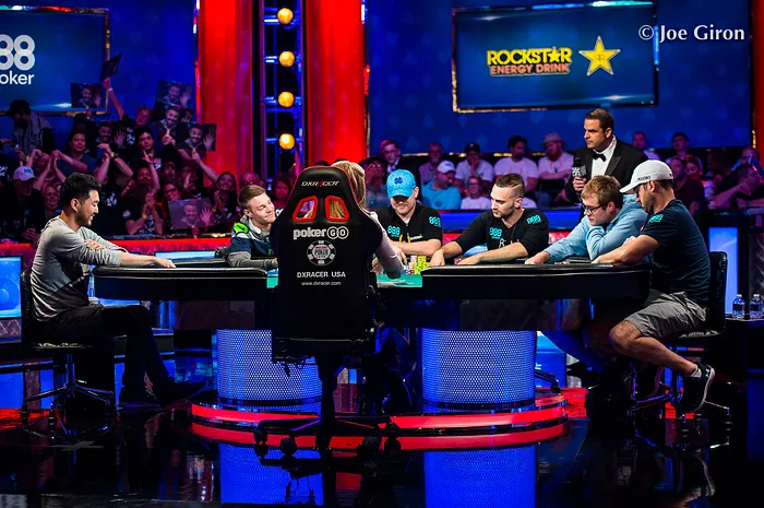 Main Event : Michael Dyer largement devant à 6 left, Joe Cada vise le doublé 0001