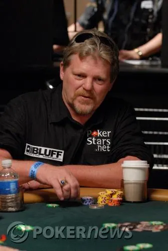 WSOP 2009 Live - Main Event Day 1c : Joe cada domine un fleld énorme 103