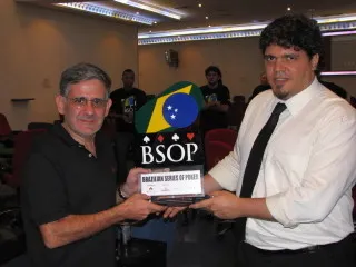 Cláudio Sobral ganha a Etapa Rio de Janeiro do BSOP 0001