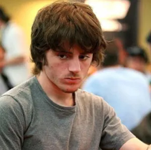 Ashton 'theASHMAN103' Griffin Ganha o Maior Pote do Ano em NLH 0001
