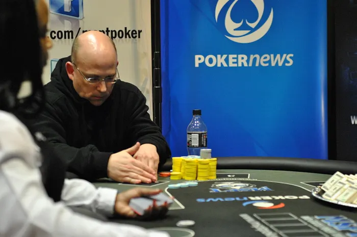 Reading Poker Tells Video: Long Looks At Hole Cards