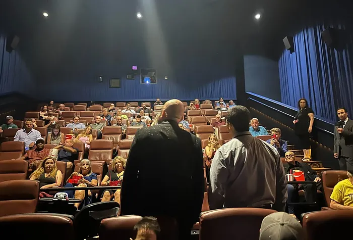 Mike Matusow addresses the audience 