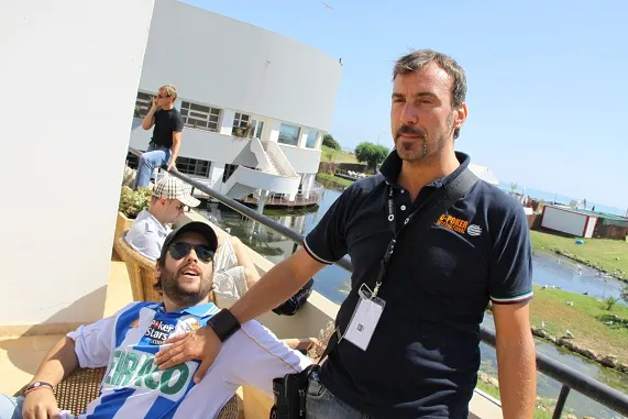 Juan, con un jugador italiano, Fabricio Ascari, que no ha parado de gritar durante todo el torneo (sigue vivo)