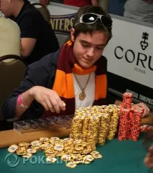 Dario Minieri Counts His 2,000,000+ in Chips