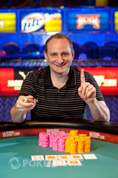 WSOP Week in Photos: Bloch Wins First Bracelet, So Does Force 126