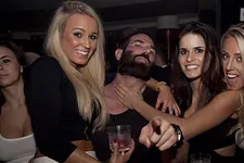 Brèves Poker : des ennuis, des victoires en argent fictif, des vidéos