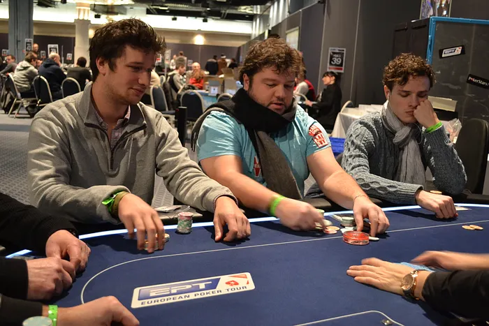 Louis Linard aux côtés d'Adrien Guyon pendant l'EPT Deauville en 2015 / Copyright Julien Tissot