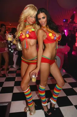 Absolute Poker Vai Levar 12 Jogadores à Playboy Mansion 103