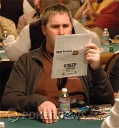 Esperando el comienzo de una mano