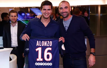 Le vainqueur au côté de Jérôme Alonzo