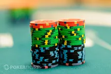 Stratégie poker : Bluffer en étant le relanceur initial