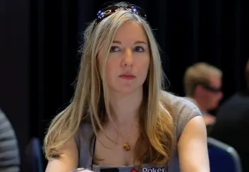 Victoria Coren dénonce les joueurs qui prennent trop de temps entre chaque décision.