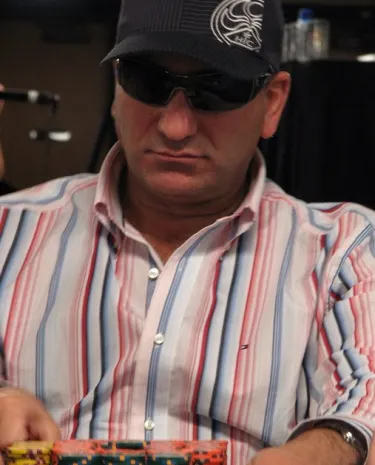 Termina el día 5 de las wsop 2008. Jamal Kunbuz adelante. 0001