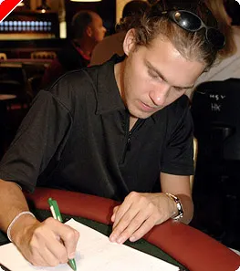 Ace Speaks: Live poker or online poker?