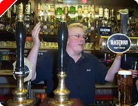 American restaurants and bars decide to raise, or fold 0001