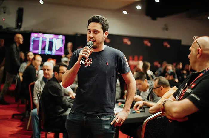 Adrian Mateos made it through on Day 1b of Winamax SISMIX.