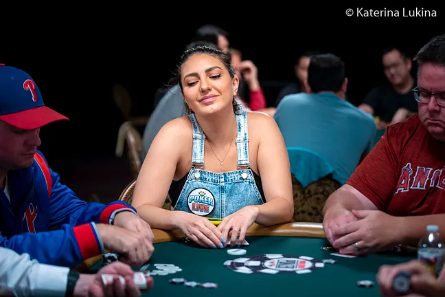 Kelly Minkin (one of the Day 1a Big Stacks)