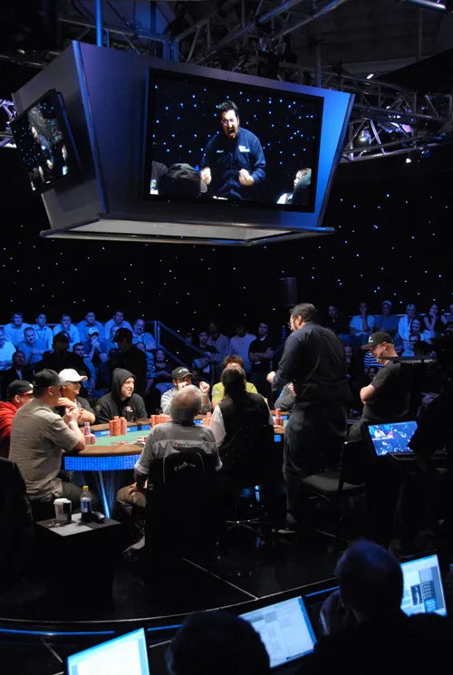 Perfil PokerNews: Hevad Khan 102