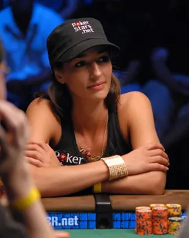 Entrevista PokerNews: Kara Scott 101