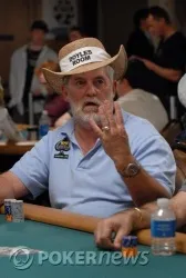 Capt. Tom playing in Event #48 2-7 Triple Draw w/ rebuys