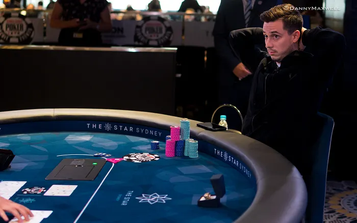 Alex Lynskey stunned on the final hand