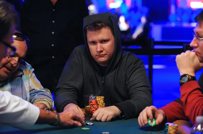 WSOP Main Event: José Noronha Eliminado no Dia 1B 0001