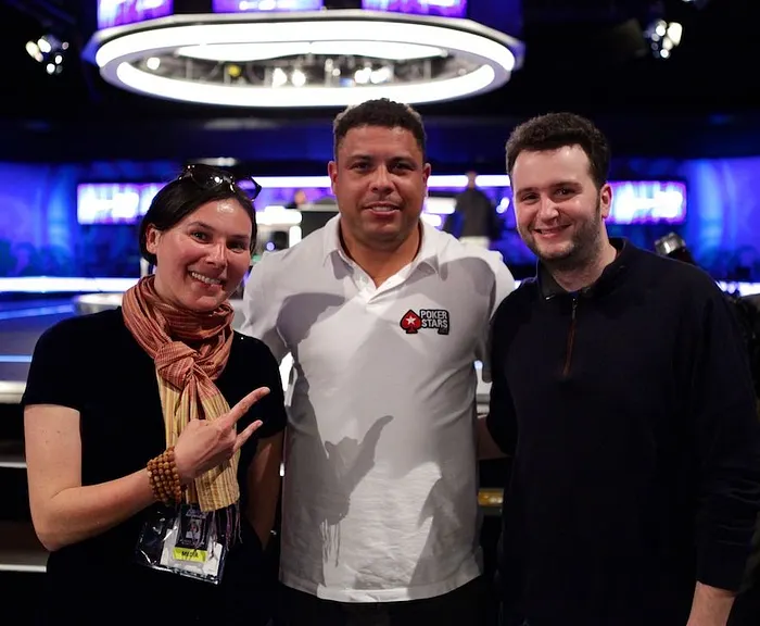 EPT Grand Final : Tapis_Volant sur le podium du Media Event, Ronaldo participe à la fête 104