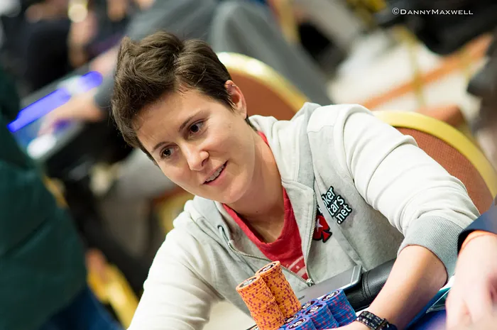 Dépression, addiction, homophobie : Les confidences de Vanessa Selbst 0001