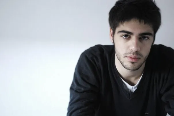 Dans le Carré reçoit YoHan Viral 0001