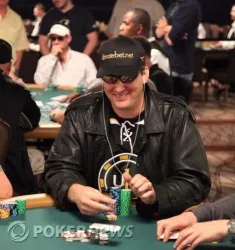 Hellmuth Out