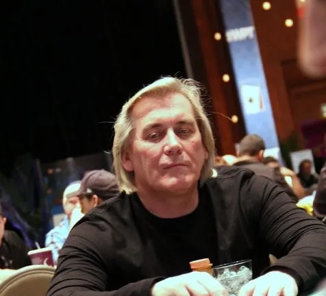 Chris Edwards in Event #17 at the 2014 Borgata Winter Poker Open