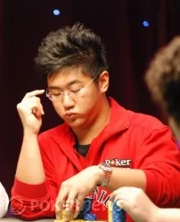 Diwei Huang had to sweat the flop and the river.