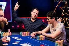 Stratégie MTT: Quand Daniel Cates défend sa big blind avec 72 dépareillés