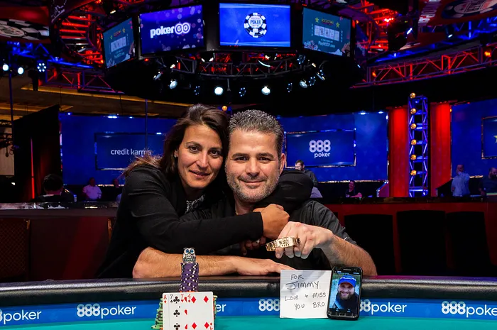 WSOP : Filippos Stavrakis gagne un bracelet pour son frère, finale pour le Français Pascal Damois 0001