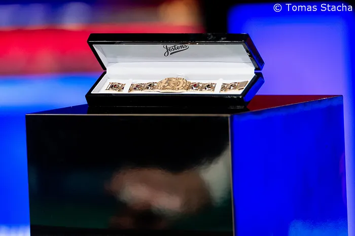 Bracelets galore will be up for grabs online this summer.