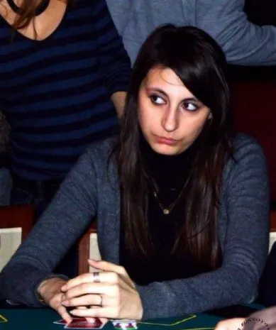 NRJ 12 Poker Star - Sandrine : « Tout se jouait au poker, les courses, le ménage… » 0001