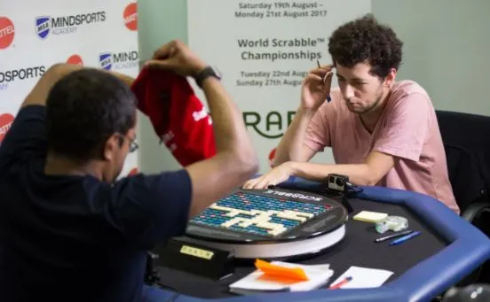 Un ex-pro de poker devient champion du monde de Scrabble 0001