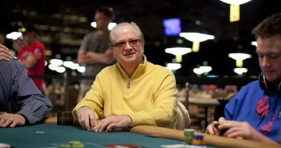 La légende du poker Billy Baxter gagne 400.000$ grâce à Tiger Woods