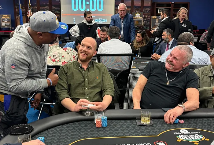 Jason Voorhees actor Kane Hodder talks with a fan