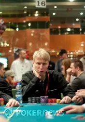 Hedlund cerca di muoversi con il suo corto stack