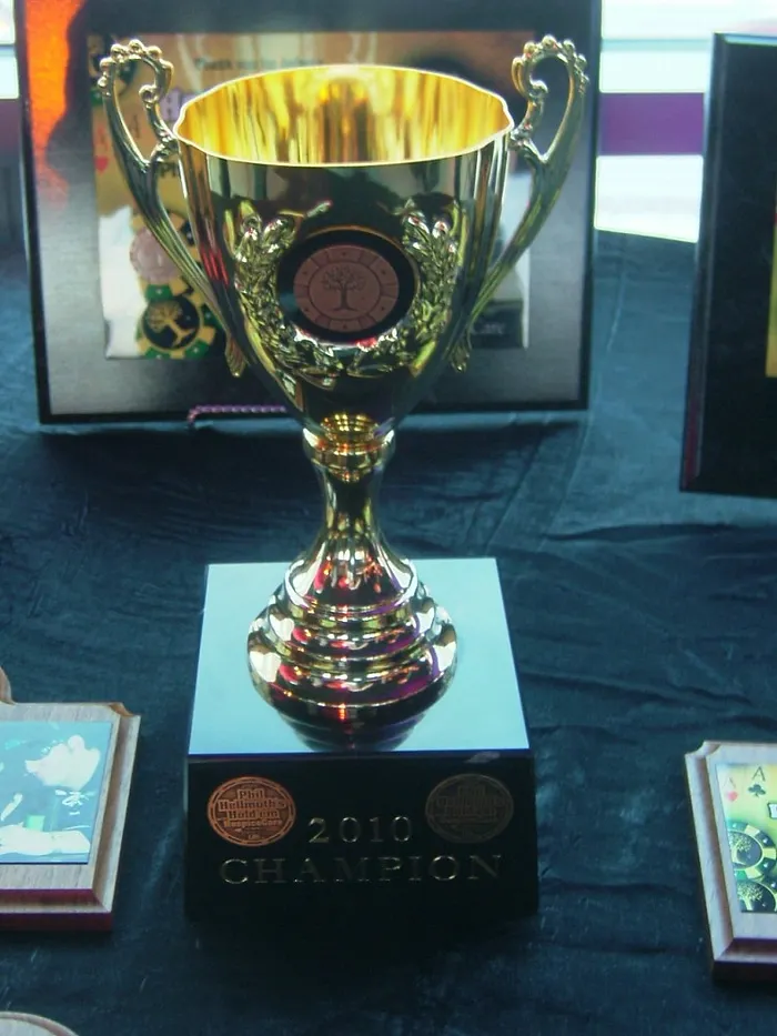 Phil Hellmuth to Host Poker Benefit for Agrace HospiceCare 102