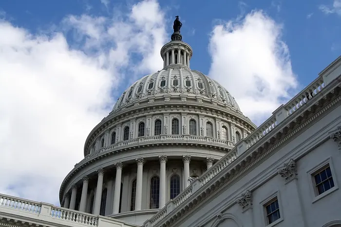 Graham, Chaffetz Introduce Bills to Ban Online Poker in U.S. 0001