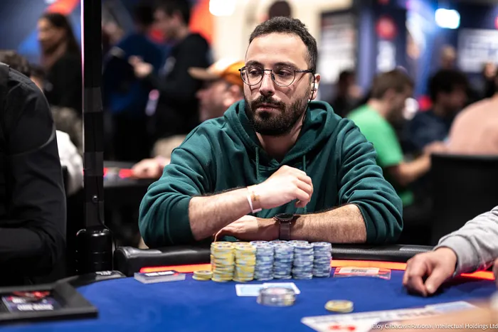 Ricardo Sousa a jogar o Main Event do EPT Paris 2026