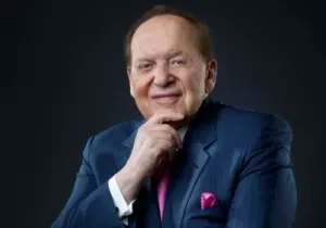 Sheldon Adelson  contra el juego online 