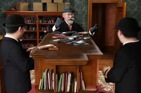 La police de Londres arrête un arnaqueur aux bonus