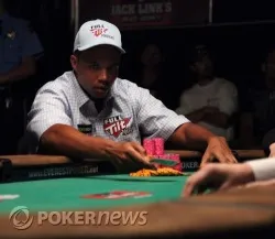 Phil Ivey, within reach of bracelet #7